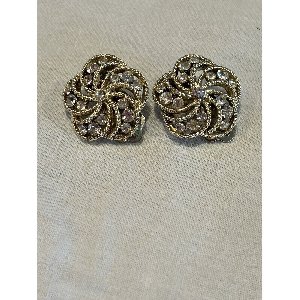 VTG Sparkling Lisner Gold Tone Whirling Pinwheel Floral Rhinestone Clip Earrings